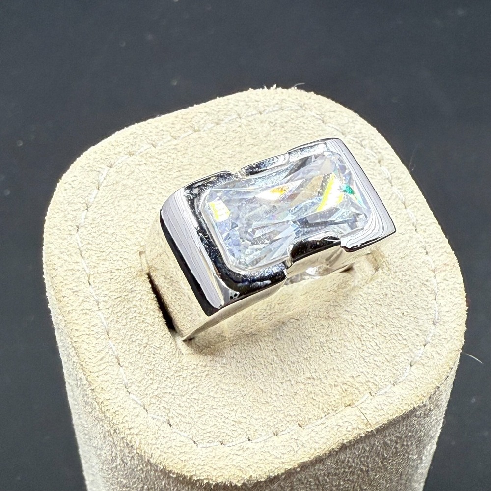 💎 Stunning Art Deco-Style‎ Silver Tone Ring w/ Large Emerald Cut CZ 💍 Size 5